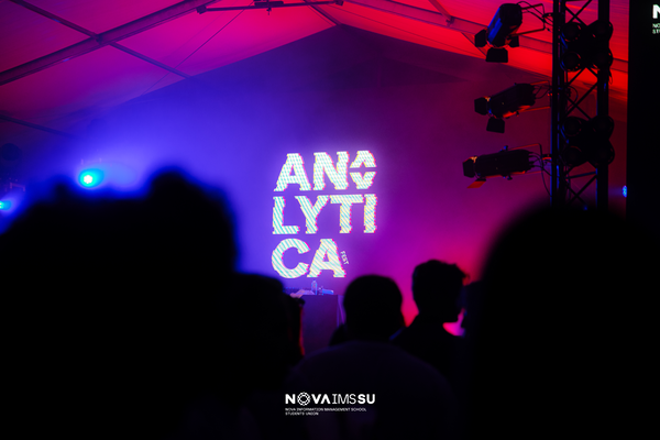 Students at an SU event
